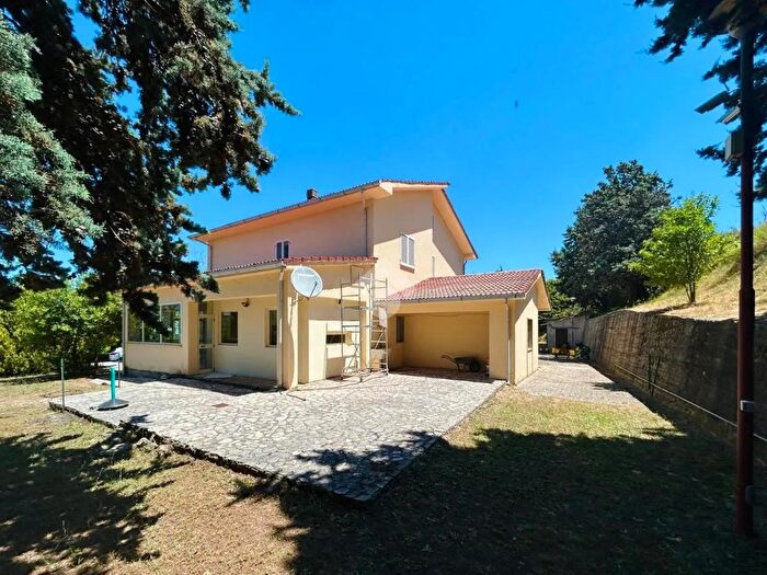 Casa con 7 locali in vendita in Via Cappuccini, Dipignano