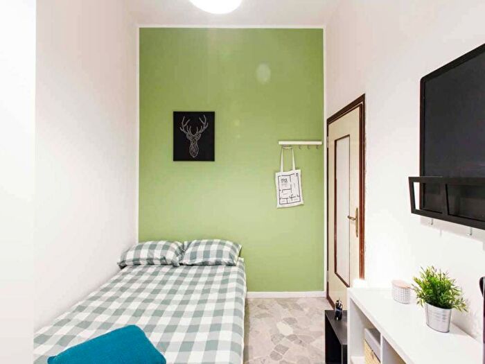 Appartamento quadrilocale in affitto in Via Antonio Panizzi, Lorenteggio, Milano