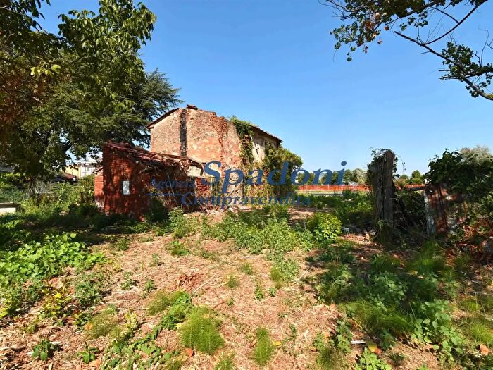 Casa con 7 locali in vendita in Massa E Cozzile