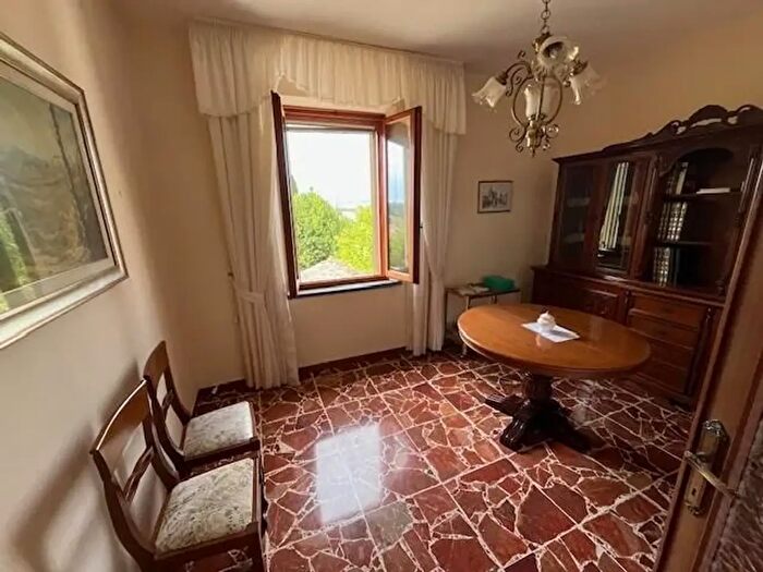 Casa con 5 locali in vendita in Terricciola