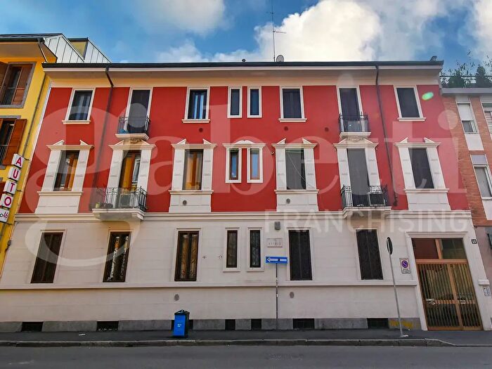 Appartamento trilocale in vendita in Via Asiago, Milano
