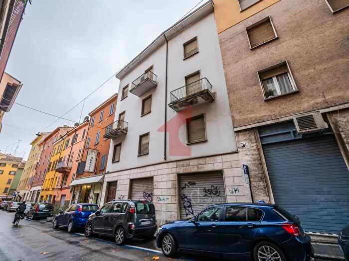 Appartamento quadrilocale in vendita in Via G Borghesi, Parma