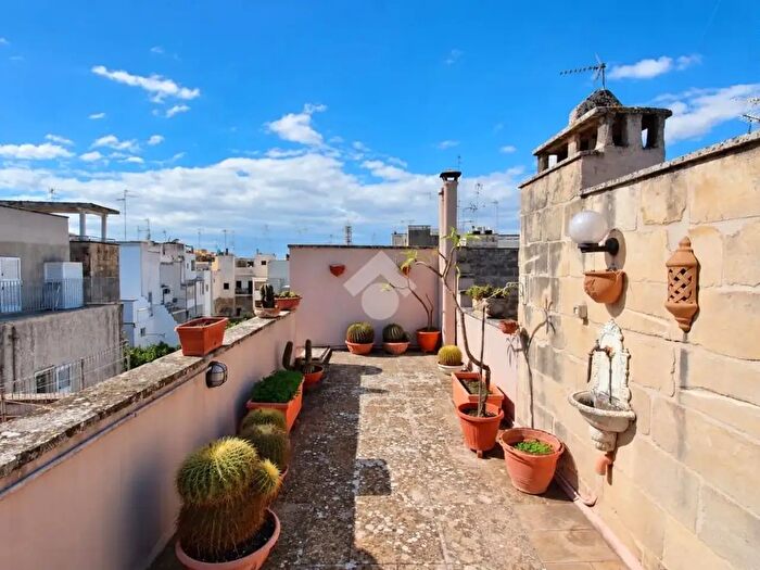 Appartamento con 5 locali in vendita in Via del Delfino, Lecce