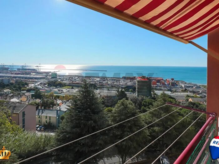 Appartamento con 7 locali in vendita in Via Martiri del Turchino, Genova