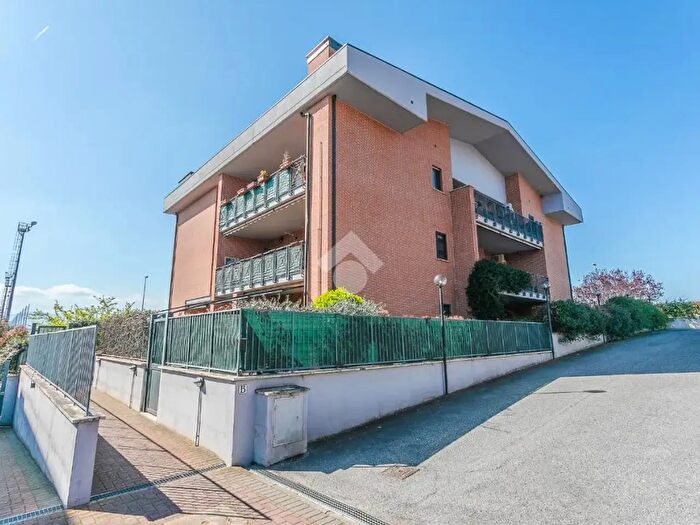 Appartamento quadrilocale in vendita in Via Massa di San Giuliano, Roma