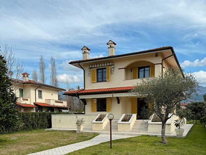 Casa con 6 locali in affitto in Centro, Forte dei Marmi