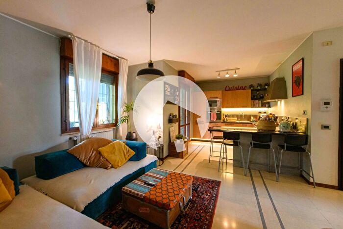 Appartamento con 5 locali in vendita in Via Marotta, Reggio Emilia