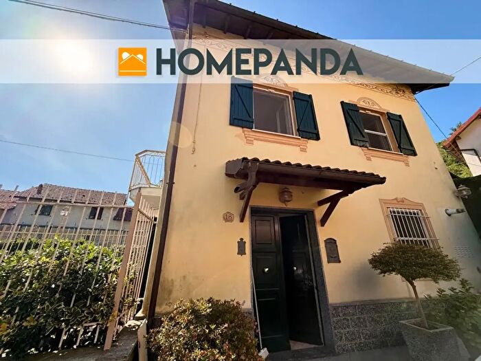 Casa con 10 locali in vendita in Località Canalbolzone, Savignone