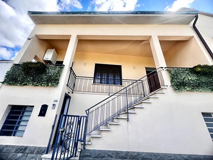 Appartamento con 11 locali in vendita in Lastra A Signa