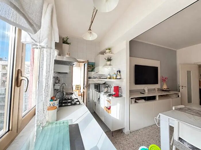 Appartamento trilocale in vendita in Via della Pigna, Napoli