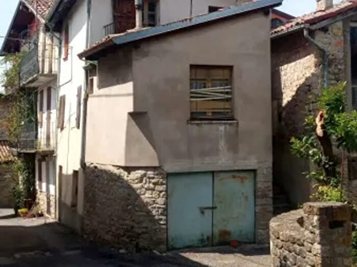 Casa trilocale in vendita in Frazione Crociglia, Zavattarello