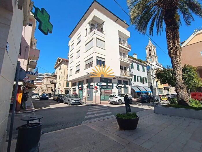 Appartamento quadrilocale in vendita in Via Natale Capriotti, Grottammare