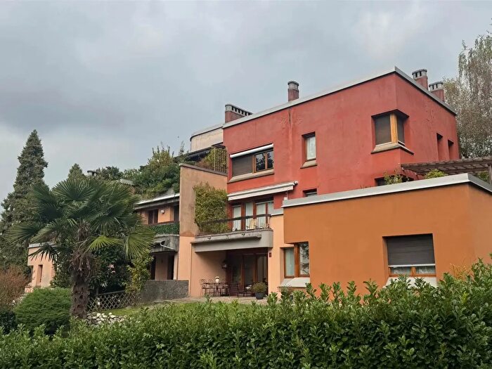 Appartamento con 5 locali in vendita in Via Mazzini, Barzano