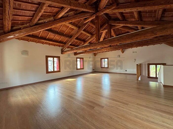 Casa con 5 locali in vendita in Bassano Del Grappa