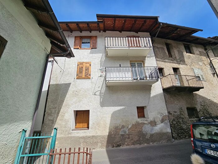 Casa quadrilocale in vendita in Via SGiacomo, Commezzadura