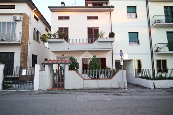 Appartamento trilocale in vendita in Via Costanza Cepperelli, Prato