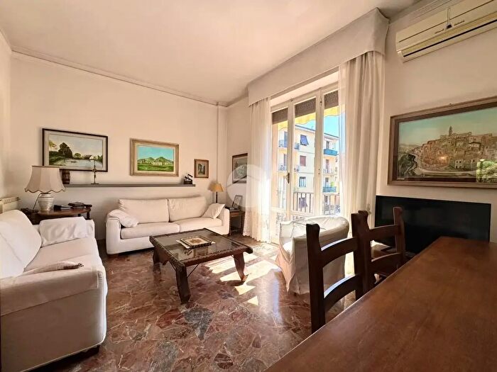 Appartamento con 5 locali in vendita in Via Gherardo Starnina, Firenze