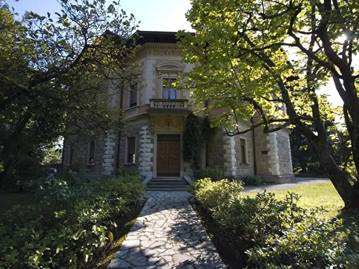 Casa con 9 locali in vendita in Via Vittorio Emanuele, Maniago