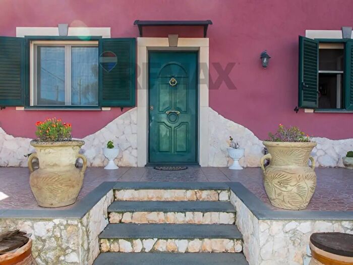 Casa con 6 locali in vendita in Via Perugia, Mascalucia