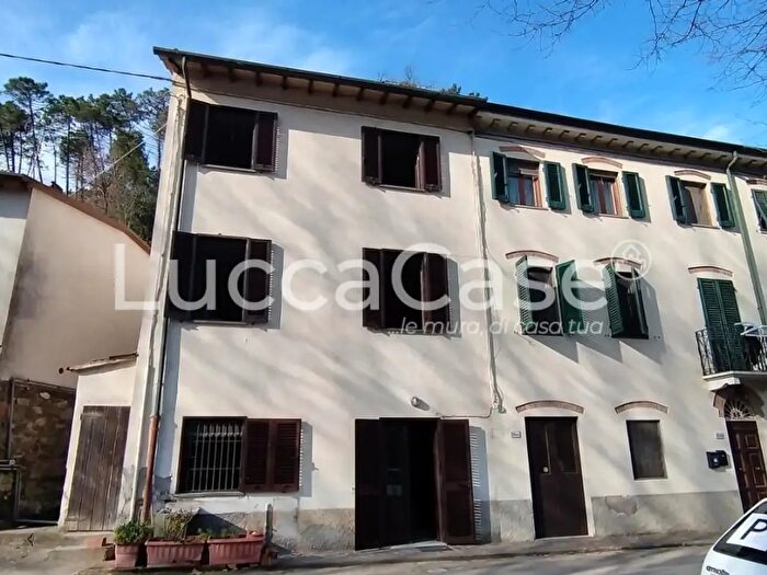 Casa con 5 locali in vendita in Lucca