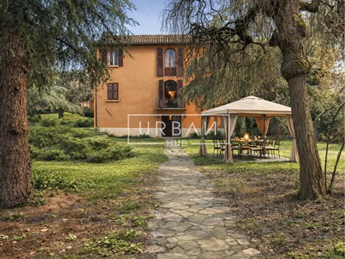 Casa con 10 locali in vendita in Via Cavour, Meldola