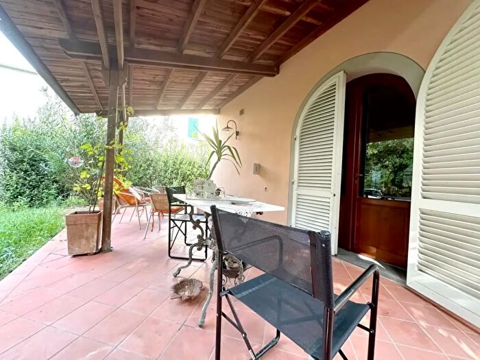 Casa con 6 locali in vendita in Lamporecchio