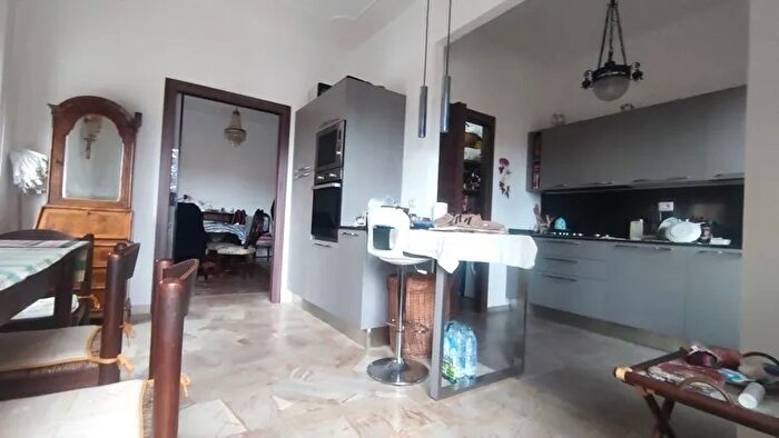 Appartamento con 5 locali in vendita in Via Fratelli Bimbi, Siena