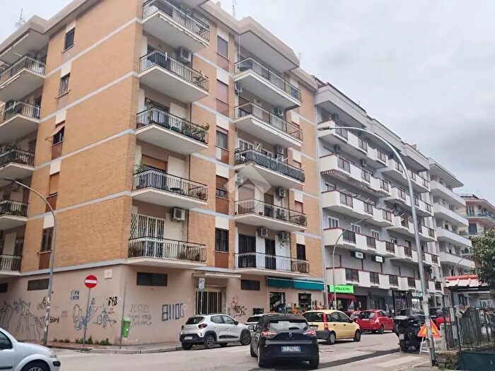 Appartamento con 5 locali in vendita in Via Caduti sul Lavoro, Caserta