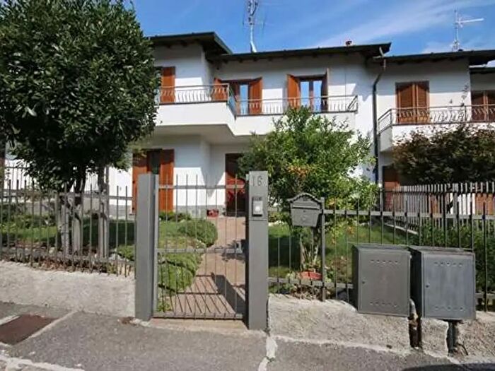 Casa quadrilocale in vendita in Via della Resistenza, Lurate Caccivio