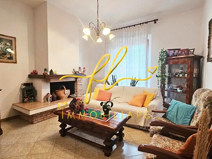 Appartamento con 6 locali in vendita in Rosignano Marittimo