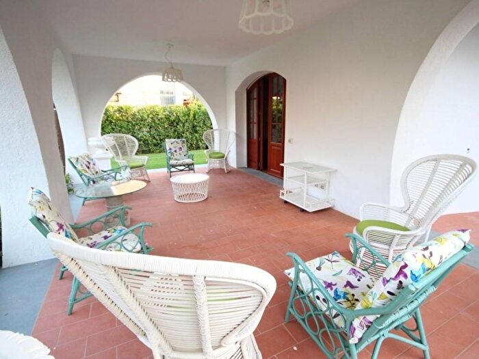 Casa con 6 locali in affitto in Via dei Tigli, Tirrenia, Pisa