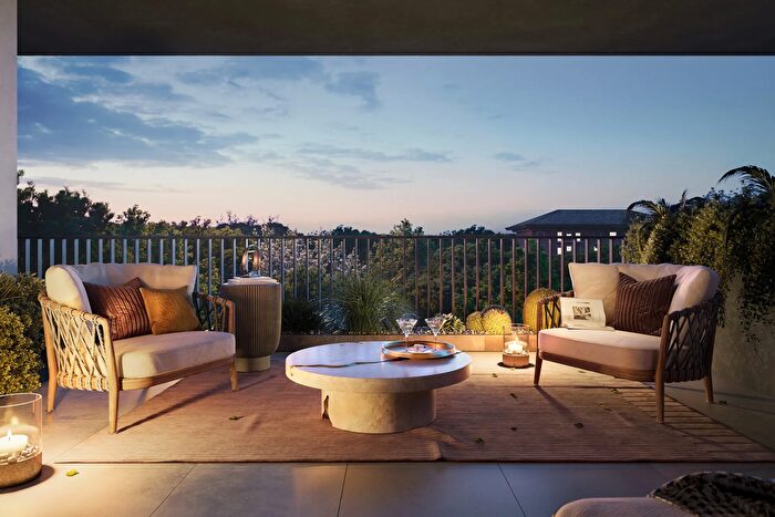 Appartamento quadrilocale in vendita in Via Bombay, Roma