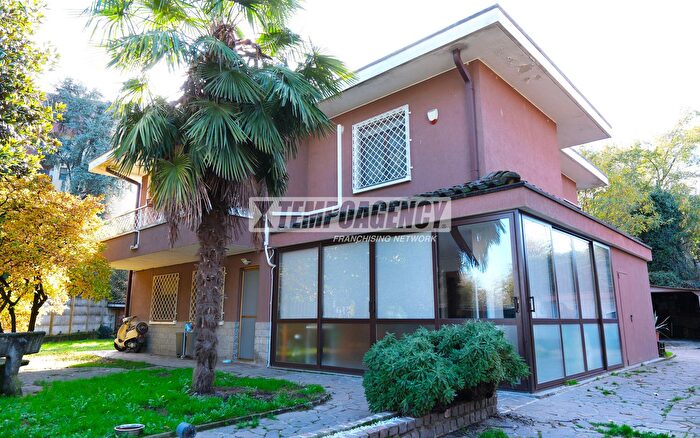 Casa con 5 locali in vendita in Pieve Emanuele