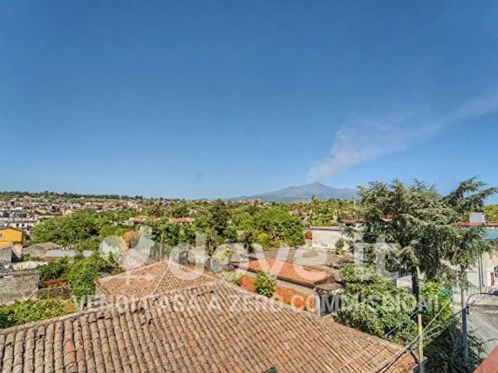 Appartamento trilocale in vendita in Via Antillo, Acireale