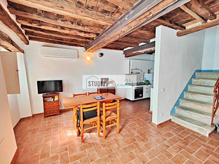 Casa quadrilocale in vendita in Pietrasanta