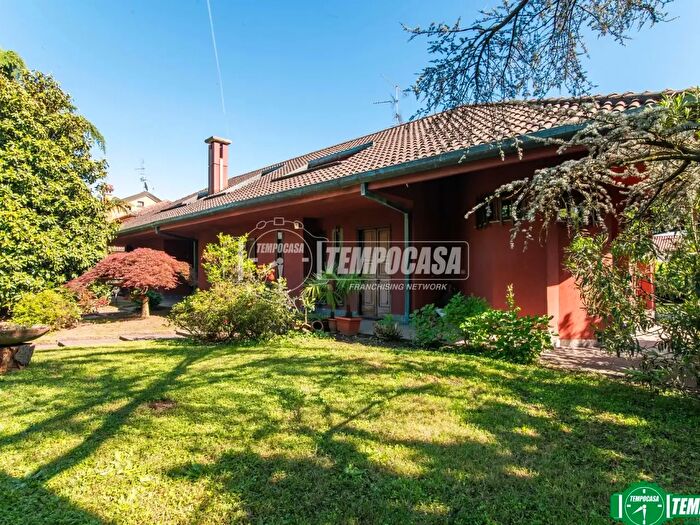 Casa con 12 locali in vendita in Via Gramsci, Arese