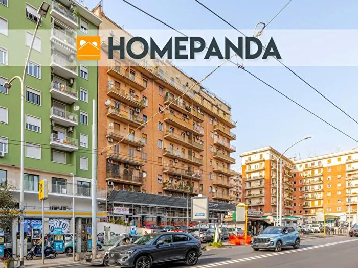 Appartamento con 5 locali in vendita in Via Nomentana Nuova, Roma