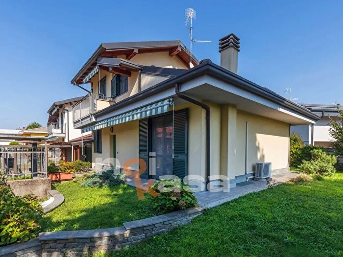 Casa quadrilocale in vendita in Via Brunelleschi, Magnago