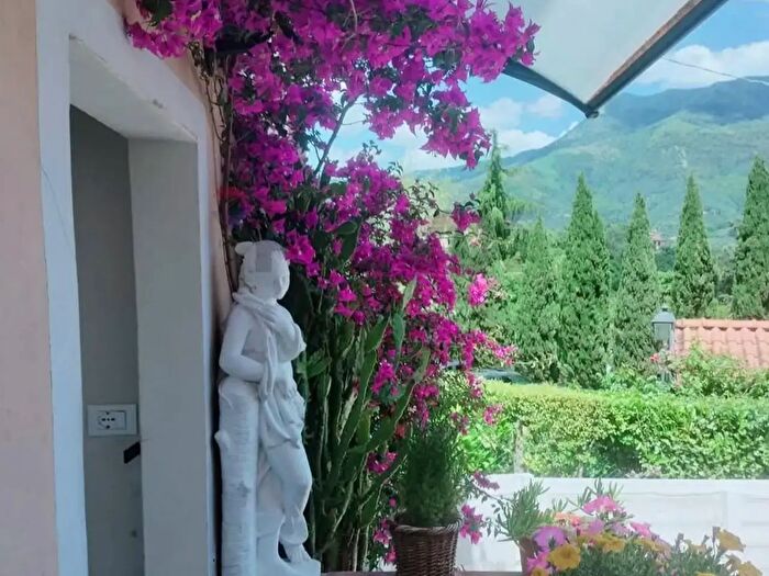 Casa con 9 locali in vendita in Via della Canonica, Camaiore