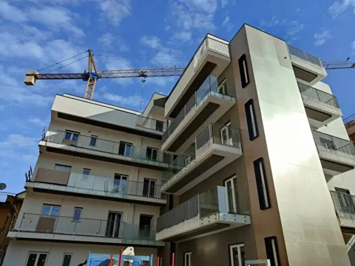 Appartamento trilocale in vendita in Via Vincenzo Semola, Pomigliano DArco