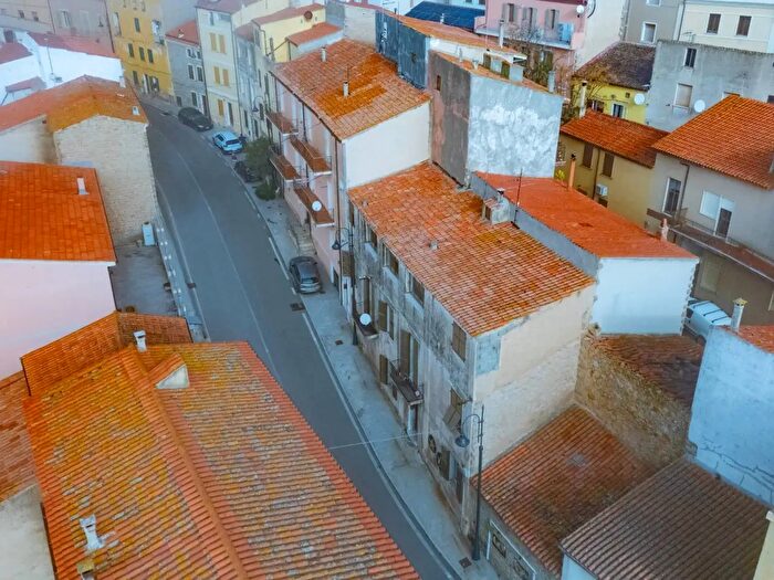 Casa con 8 locali in vendita in Via Umberto, Berchidda