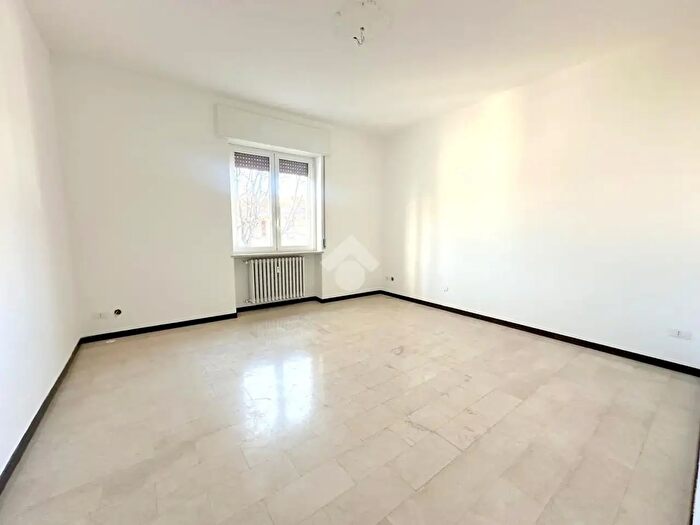 Appartamento trilocale in vendita in Via Santa Margherita, Caronno Pertusella