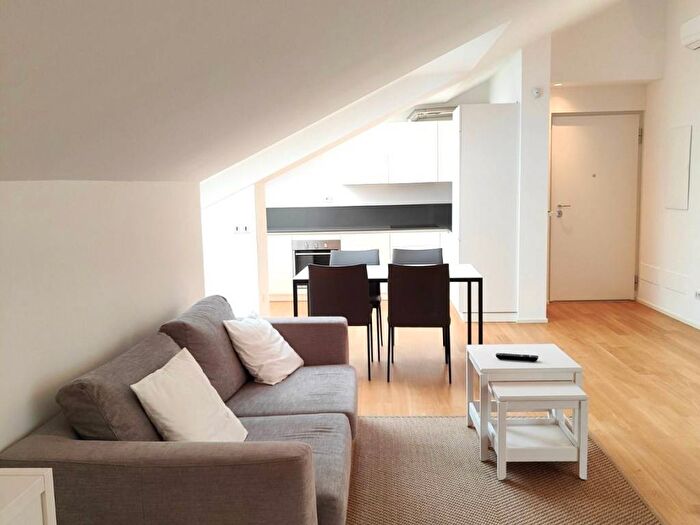 Casa bilocale in affitto in Viale del Santuario, Santa Maria del Monte, Varese