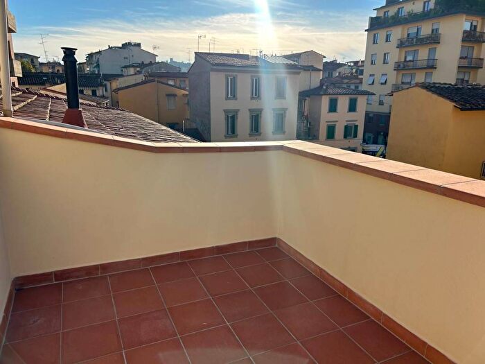 Appartamento quadrilocale in affitto in Via Scipione Ammirato, Beccaria Colombo, Firenze