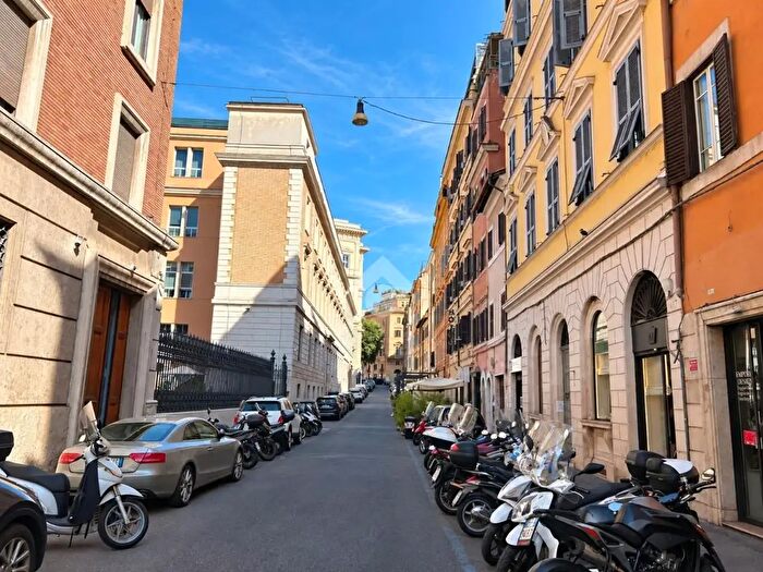 Appartamento trilocale in affitto in Via dei Serpenti, Roma