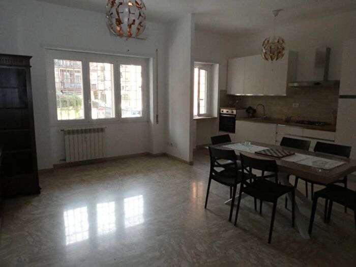 Appartamento trilocale in affitto in Via Valsavaranche, Conca dOro Valli, Roma