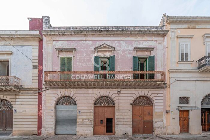 Casa con 8 locali in vendita in Via Caracciolo, Galatina