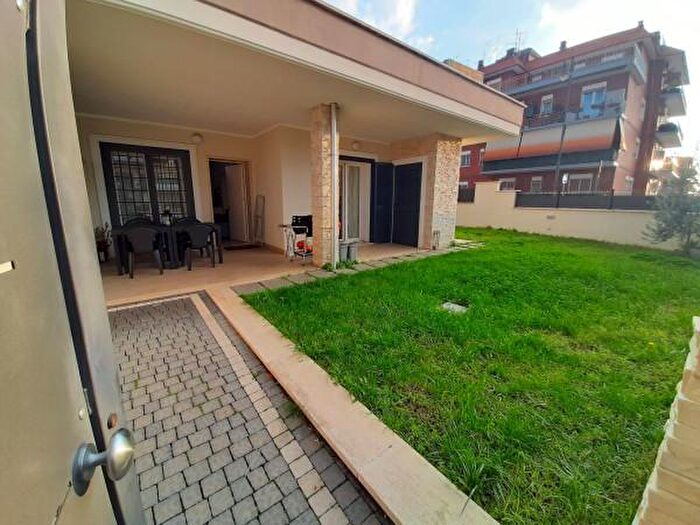 Appartamento trilocale in vendita in Via Mura dei Francesi, Ciampino