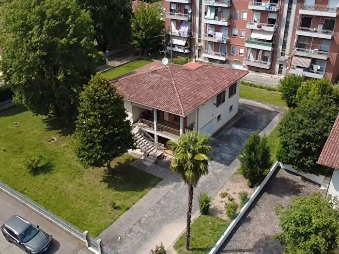 Casa con 6 locali in vendita in Via Gramsci, Sissa Trecasali