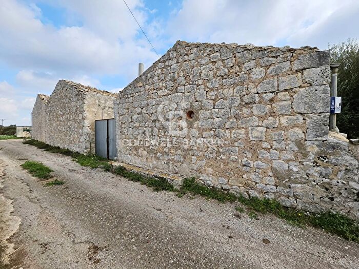 Casa con 6 locali in vendita in Via Vanella, Modica
